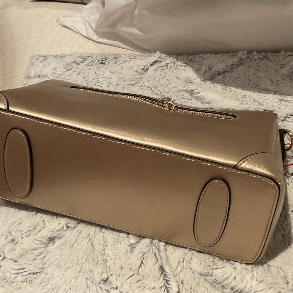 Chic Gold Crossbody Bag NWT - Picture 6 of 7